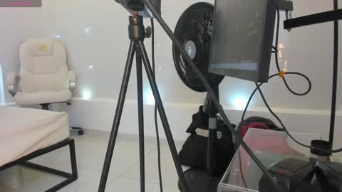 Snapshot of julietha_taylor chatting on December 30, 2:42 am Julietha online show from December 30, 2:42 am