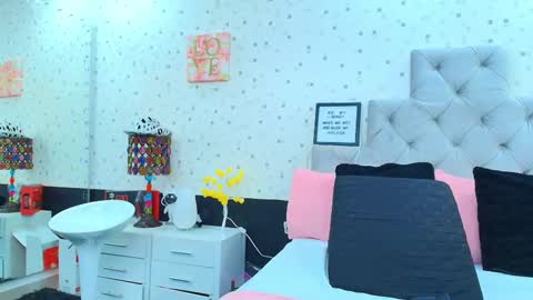 Julieta Reyes   online show from February 25, 11:43 am