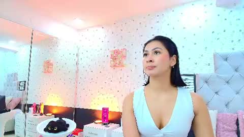 Julieta Reyes   online show from June 25, 11:45 am