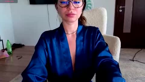 Jully online show from July 4, 12:45 pm