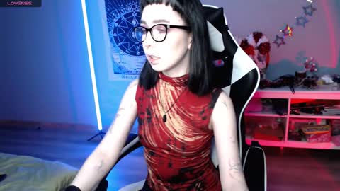 Snapshot of julscinamon chatting on January 3, 6:14 pm Baroness Von Cringe online show from January 3, 6:14 pm