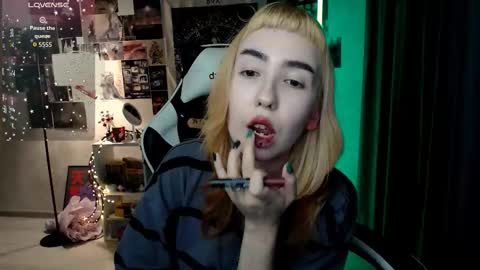 Snapshot of julscinamon chatting on September 19, 4:28 pm Baroness Von Cringe online show from September 19, 4:28 pm