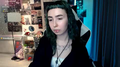 Snapshot of julscinamon chatting on October 10, 6:35 pm Baroness Von Cringe online show from October 10, 6:35 pm