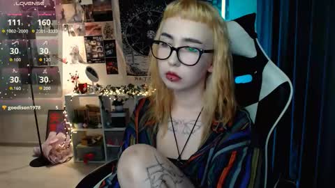 Snapshot of julscinamon chatting on September 16, 5:32 pm Baroness Von Cringe online show from September 16, 5:32 pm