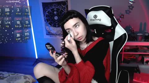 Snapshot of julscinamon chatting on December 30, 8:25 pm Baroness Von Cringe online show from December 30, 8:25 pm