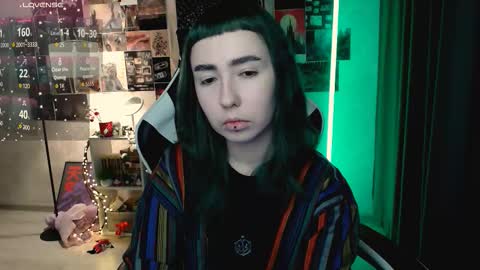 Snapshot of julscinamon chatting on October 28, 6:13 pm Baroness Von Cringe online show from October 28, 6:13 pm