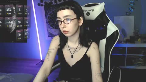 Snapshot of julscinamon chatting on February 11, 6:44 pm Baroness Von Cringe online show from February 11, 6:44 pm