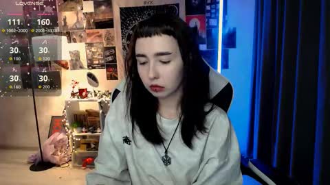 Snapshot of julscinamon chatting on September 11, 2:50 pm Baroness Von Cringe online show from September 11, 2:50 pm