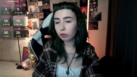 Snapshot of julscinamon chatting on October 15, 3:36 pm Baroness Von Cringe online show from October 15, 3:36 pm