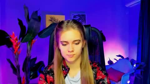 junewoods online show from November 19, 6:24 am