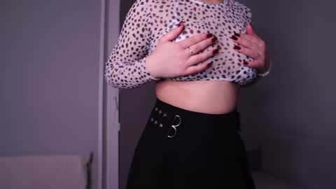 Snapshot of just_emmy chatting on January 11, 5:20 am just call me Emmy online show from January 11, 5:20 am