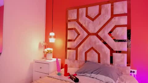 Mia online show from February 20, 6:19 am