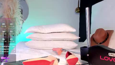 justmolly_ online show from June 13, 7:28 am