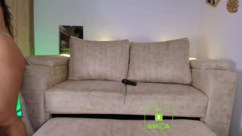Kayli online show from May 1, 2:37 am