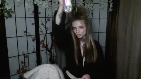 K8X4U LOVE ME online show from February 11, 5:37 am