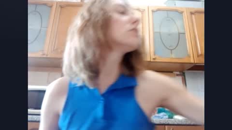 Snapshot of kacilangowski chatting on October 6, 8:09 am Nika online show from October 6, 8:09 am