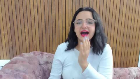 Snapshot of kae_styles chatting on February 21, 10:26 pm Kyelie online show from February 21, 10:26 pm