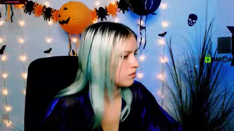 kaela_spell_ online show from October 28, 8:25 pm
