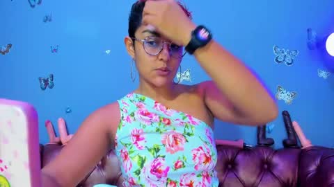 kaira_mosse_ online show from May 1, 11:02 am