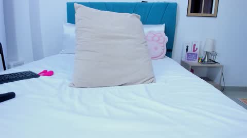 Kamilalopez online show from March 7, 12:17 am