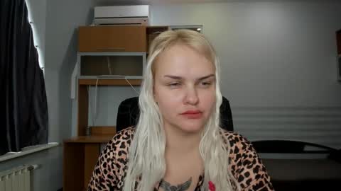 Camila online show from November 26, 9:21 am