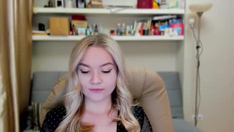 Snapshot of kara_smith_ chatting on October 17, 11:19 pm Kara. Off from 15th till 24th of December online show from October 17, 11:19 pm