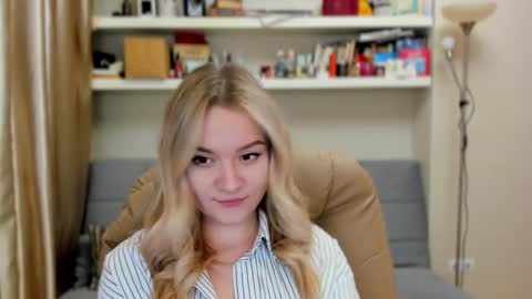 Snapshot of kara_smith_ chatting on October 13, 1:41 am Kara. Off from 15th till 24th of December online show from October 13, 1:41 am
