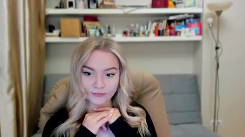 Snapshot of kara_smith_ chatting on October 8, 11:20 pm Kara. Off from 15th till 24th of December online show from October 8, 11:20 pm