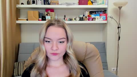 Snapshot of kara_smith_ chatting on December 4, 11:13 pm Kara. Off from 15th till 24th of December online show from December 4, 11:13 pm