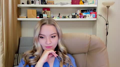 Snapshot of kara_smith_ chatting on December 9, 9:27 pm Kara. Off from 15th till 24th of December online show from December 9, 9:27 pm