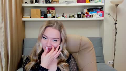 Snapshot of kara_smith_ chatting on December 13, 10:34 pm Kara. Off from 15th till 24th of December online show from December 13, 10:34 pm