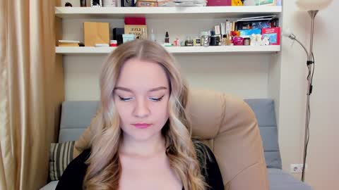Snapshot of kara_smith_ chatting on January 12, 10:22 pm Kara. Off from 15th till 24th of December online show from January 12, 10:22 pm