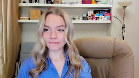 Snapshot of kara_smith_ chatting on December 5, 11:29 pm Kara. Off from 15th till 24th of December online show from December 5, 11:29 pm