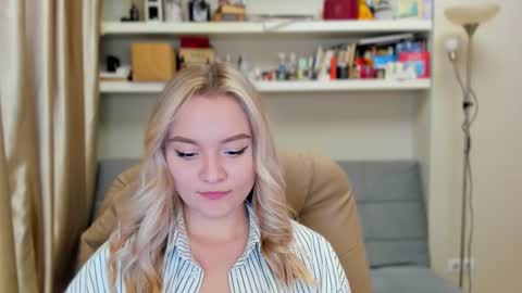 Snapshot of kara_smith_ chatting on September 14, 10:51 pm Kara. Off from 15th till 24th of December online show from September 14, 10:51 pm