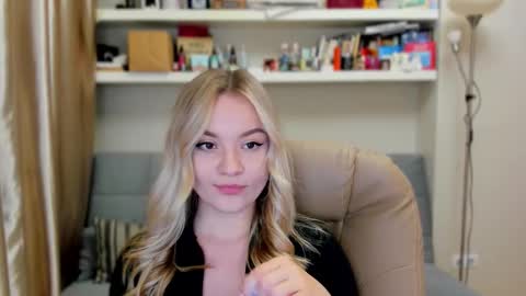 Snapshot of kara_smith_ chatting on October 12, 12:57 am Kara. Off from 15th till 24th of December online show from October 12, 12:57 am