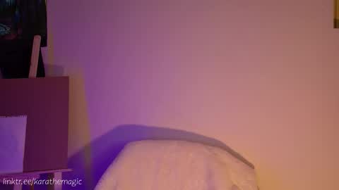Snapshot of karathemagic chatting on October 5, 9:47 am I am here around 5am GMT karathemagic online show from October 5, 9:47 am
