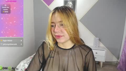 Snapshot of karla_charloby chatting on December 23, 2:17 pm Karla online show from December 23, 2:17 pm