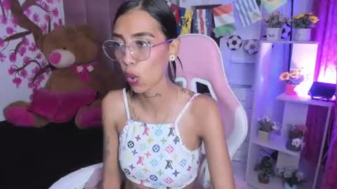 karlaslutskinny__ online show from June 18, 9:19 pm