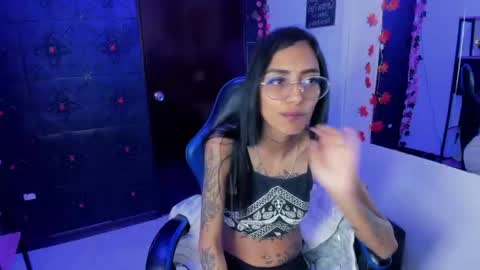 karlaslutskinny__ online show from June 25, 9:38 pm