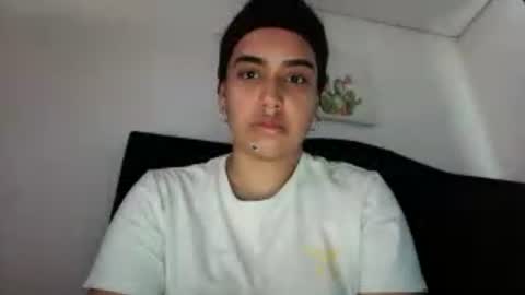 Independent model online show from July 5, 9:09 pm