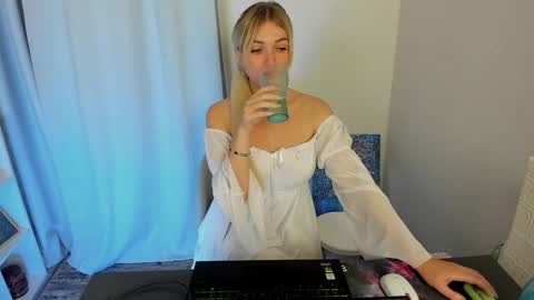 Kate online show from October 22, 4:39 am