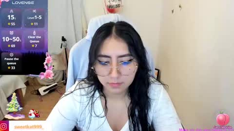 Snapshot of kat_ly_chan chatting on December 17, 3:39 pm Kat       online show from December 17, 3:39 pm