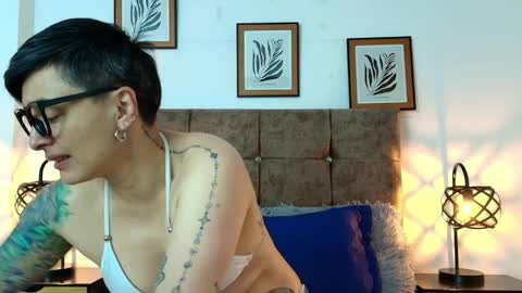 kat paradisse online show from May 3, 11:46 am