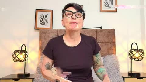 kat paradisse online show from April 30, 5:40 pm