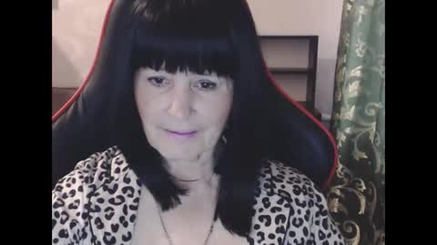 Snapshot of katarinaohdream chatting on October 20, 1:25 pm KatarinaOhDream online show from October 20, 1:25 pm