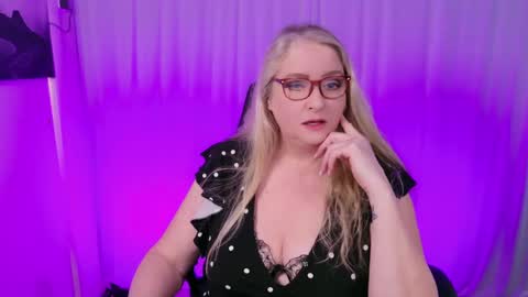 Snapshot of katdsinclair chatting on February 3, 2:24 pm Kat D Sinclair online show from February 3, 2:24 pm