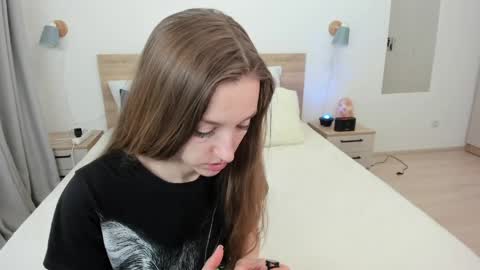 kate_redgar online show from April 23, 1:24 pm