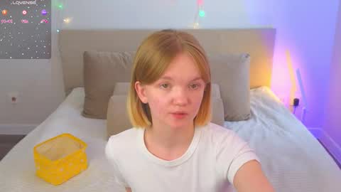 katebunnys online show from March 21, 8:19 am
