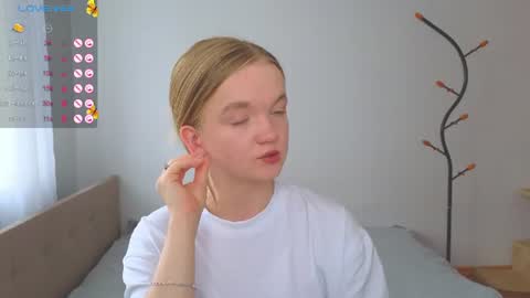 katebunnys online show from July 3, 5:02 am