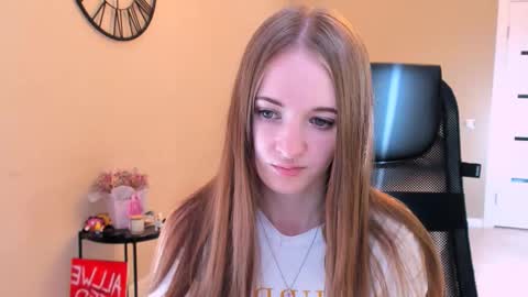 Snapshot of katekayer chatting on October 19, 9:44 am katekayer online show from October 19, 9:44 am